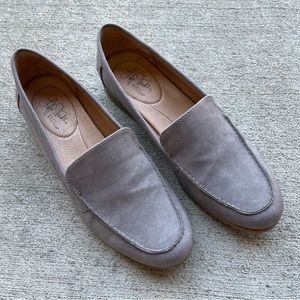 Life Stride Taupe Loafer Size 8.5